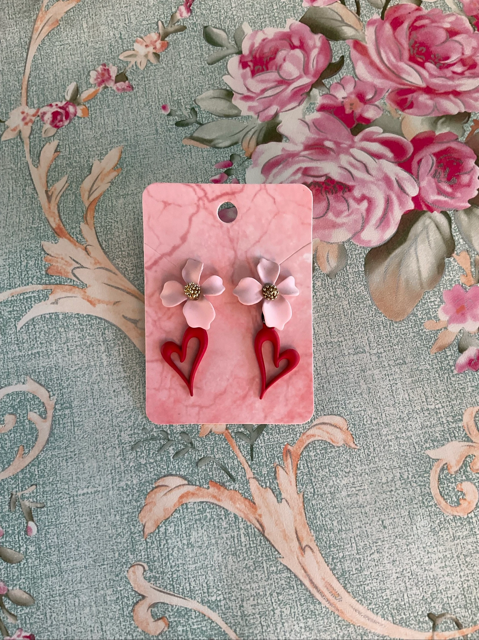 Pendientes flor y corazón  – photo 7